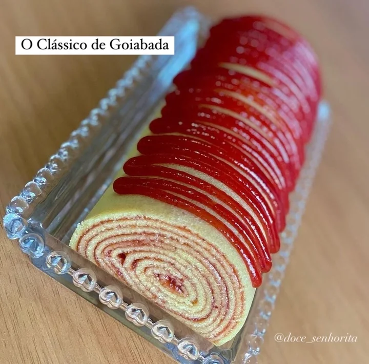 Bolo de rolo O clássico de goiabada — Doce Senhorita